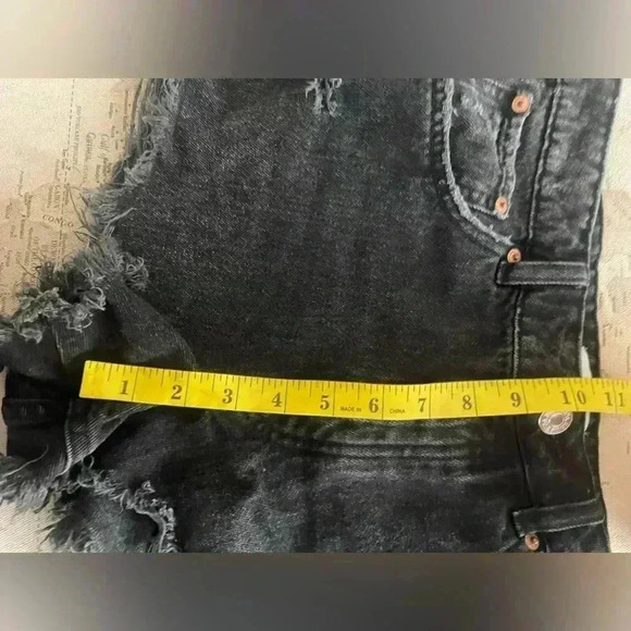 ZARA Distressed High Rise Denim Super Short Shorts Frayed Hem Size 4 Buttonfly - Picture 7 of 8